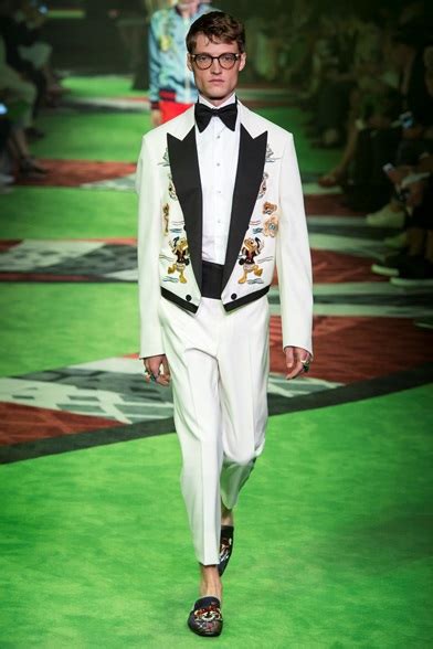 foto uomo vestito gucci|gucci su farfetch.